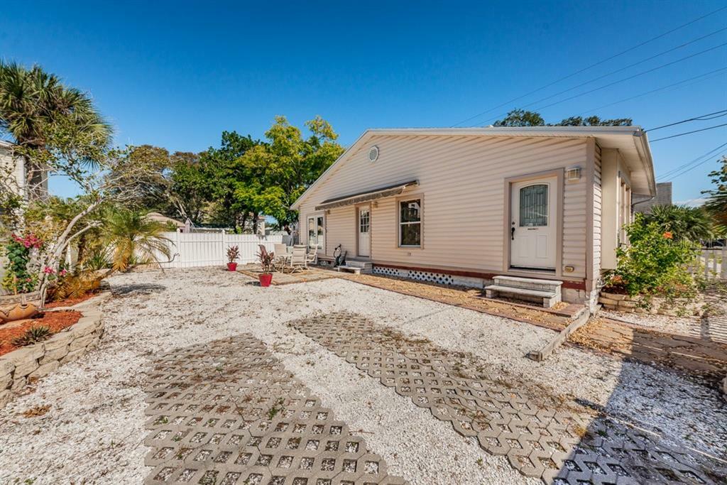 Property Photo:  919 12th Avenue N  FL 33705 