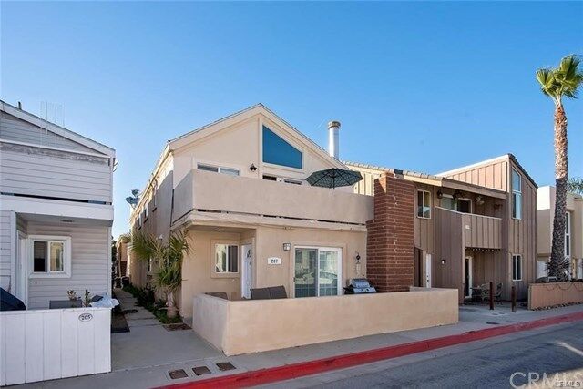 Property Photo: 207 Walnut Street CA 92663