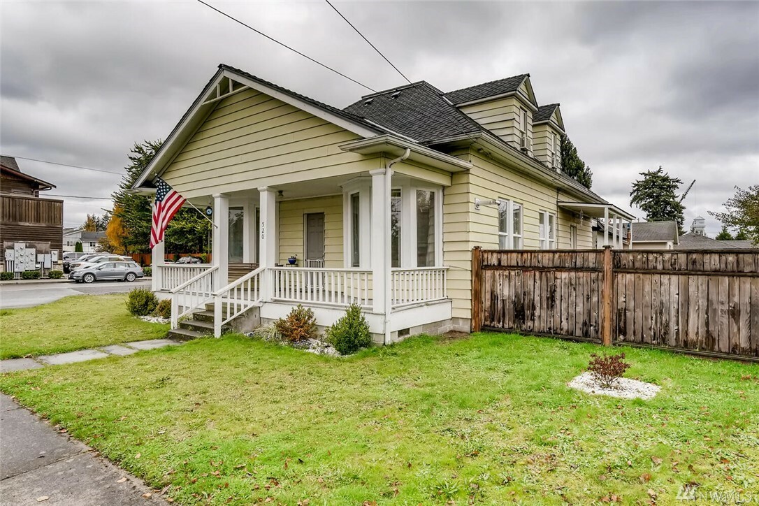 Property Photo:  520 Beach Ave  WA 98270 