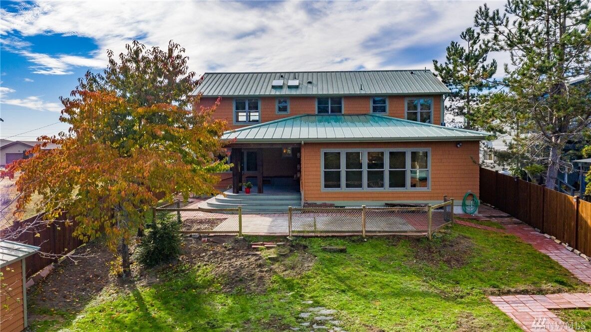 Property Photo: 110 Keystone Ave WA 98239