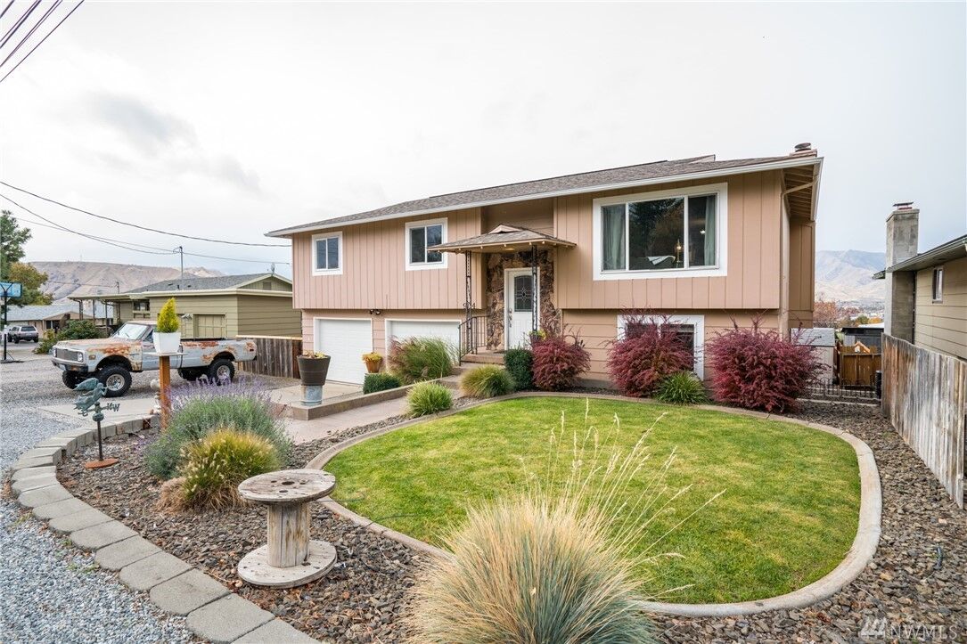 Property Photo:  904 N James Ave  WA 98802