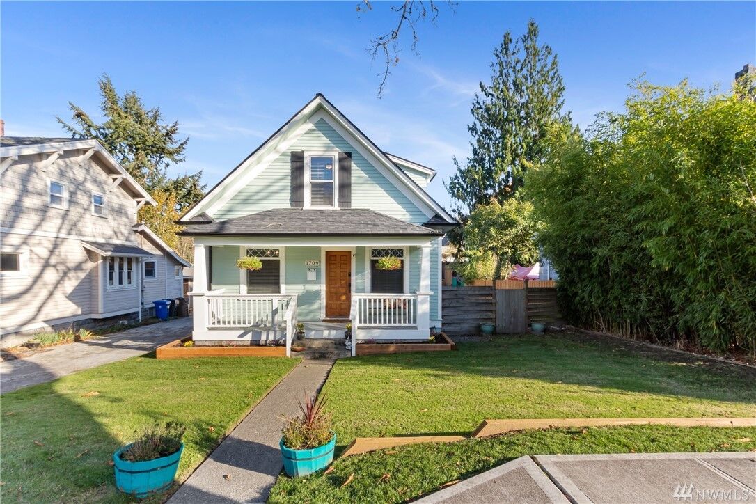 Property Photo: 1709 N Oakes St WA 98406