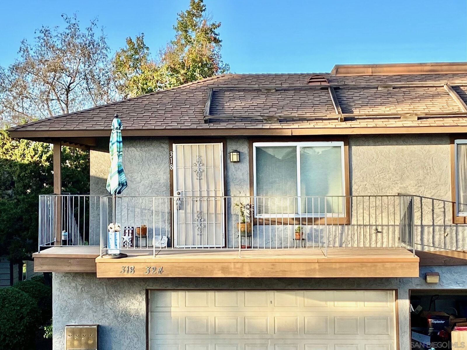 Property Photo: 318 Graves Ct CA 92021