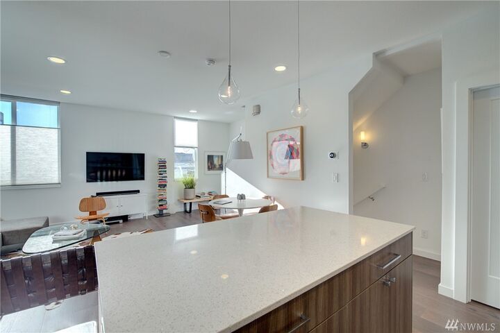 Property Photo:  114 16th Ave B  WA 98122 