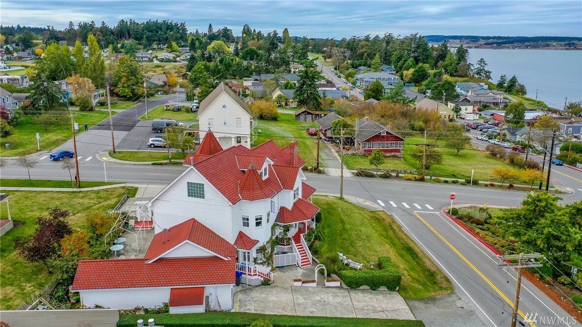 Property Photo:  807 N Main St  WA 98239 