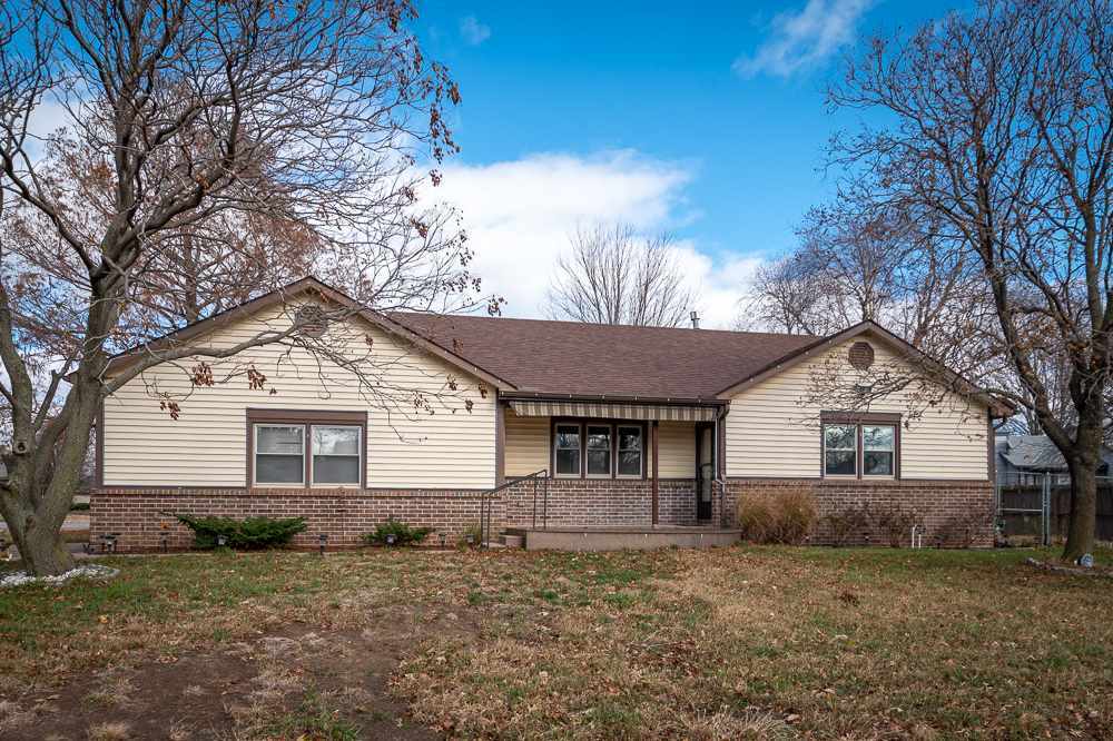 Property Photo:  2738 S Yellowstone St  KS 67215 