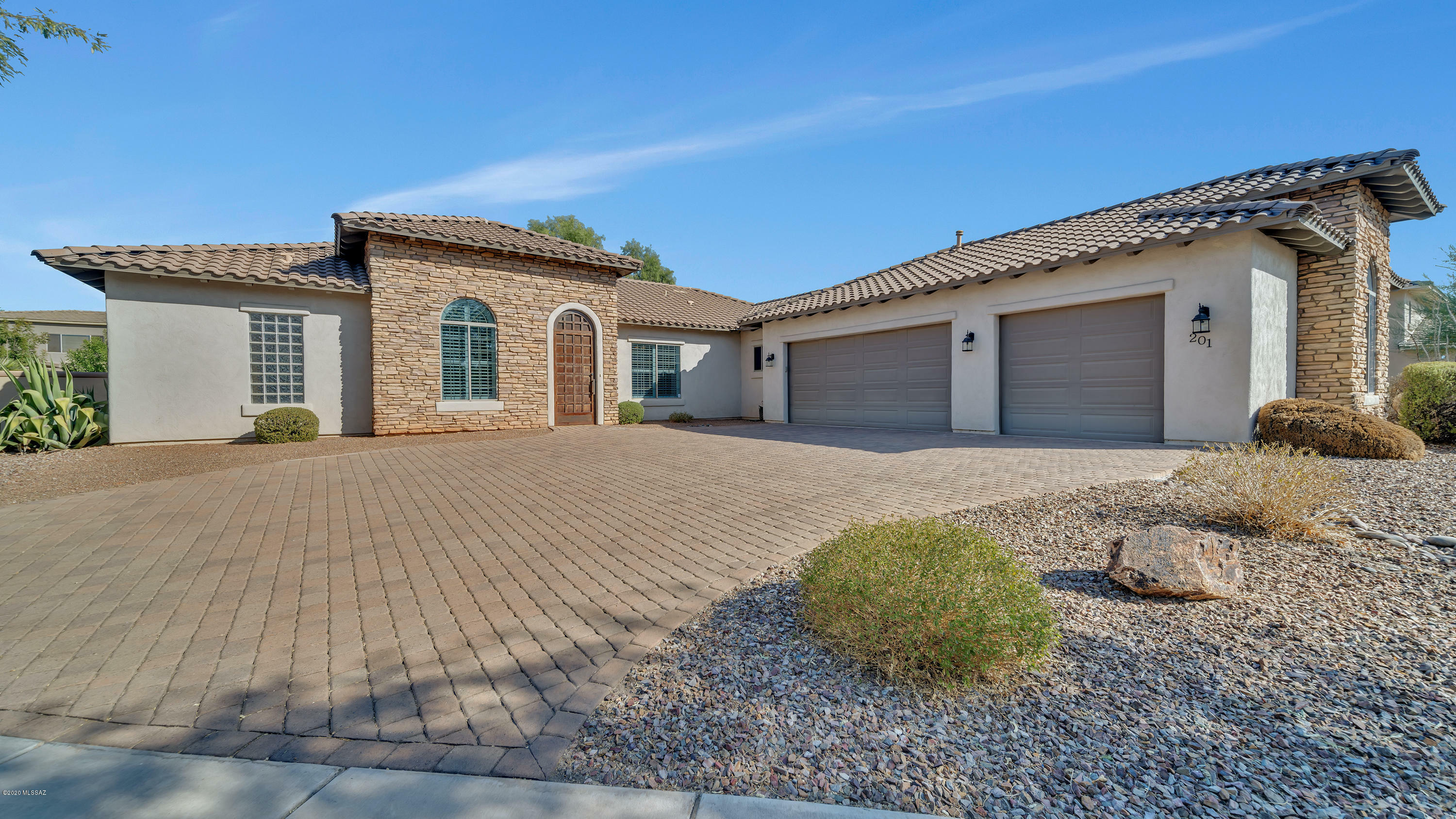 Property Photo: 201 E Placita Haciendas Del Lago AZ 85629