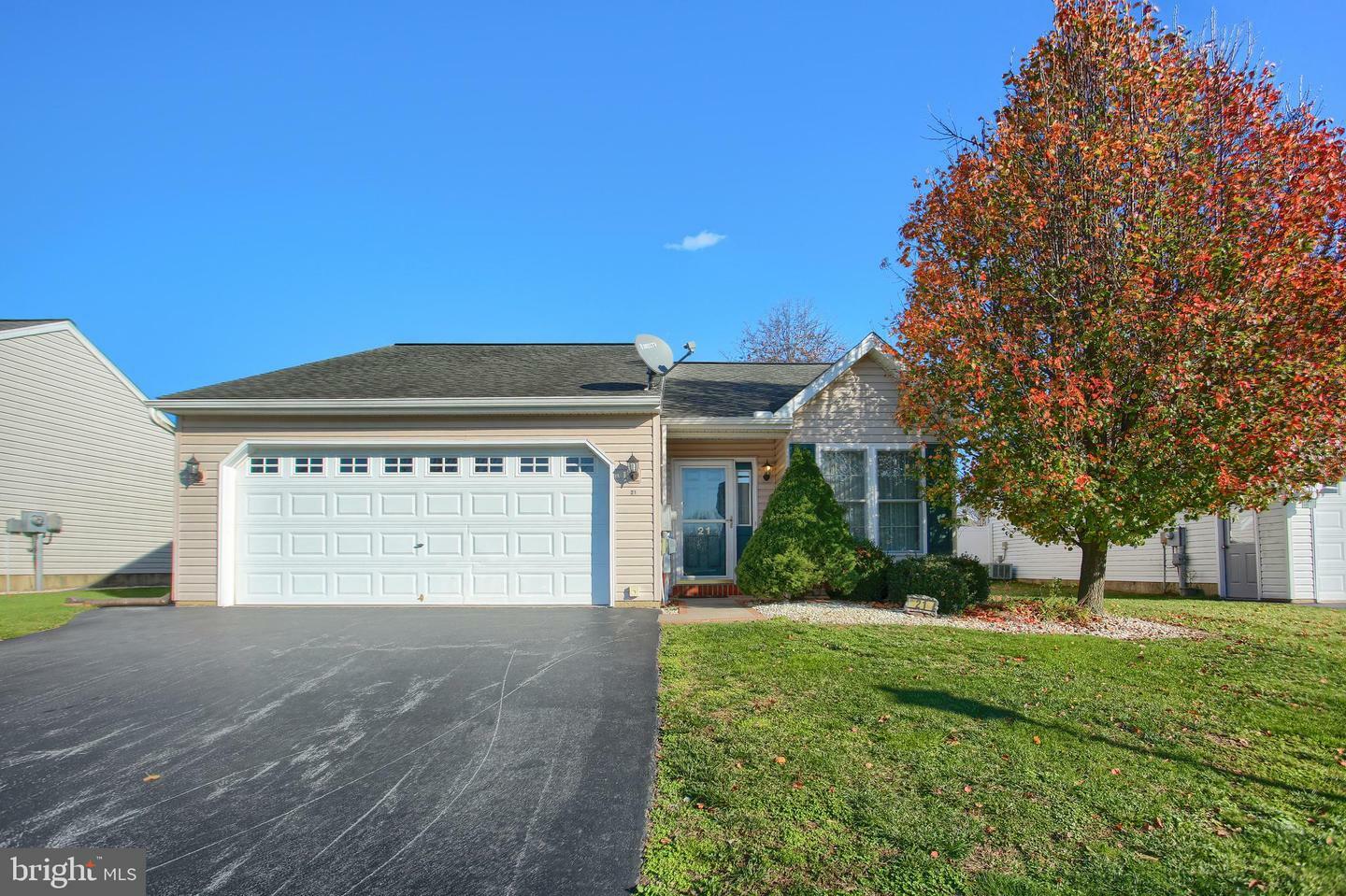 Property Photo:  21 Williamsburg Drive  PA 17038 