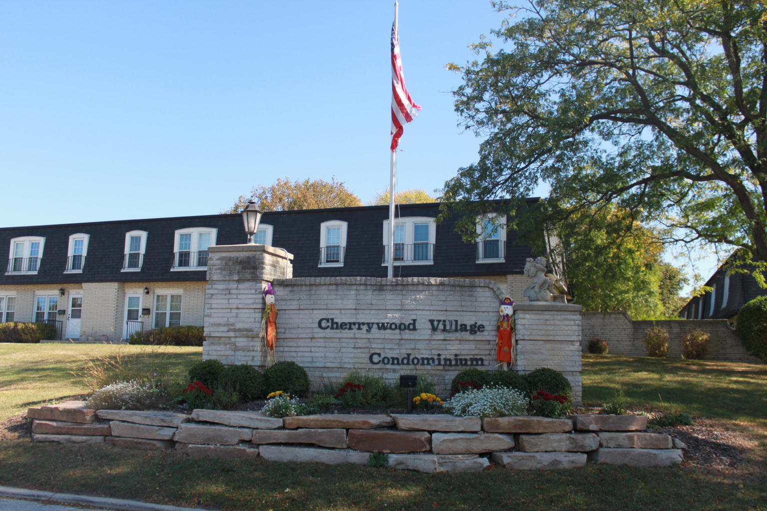 Property Photo: 4205 W Cherrywood Ln WI 53209