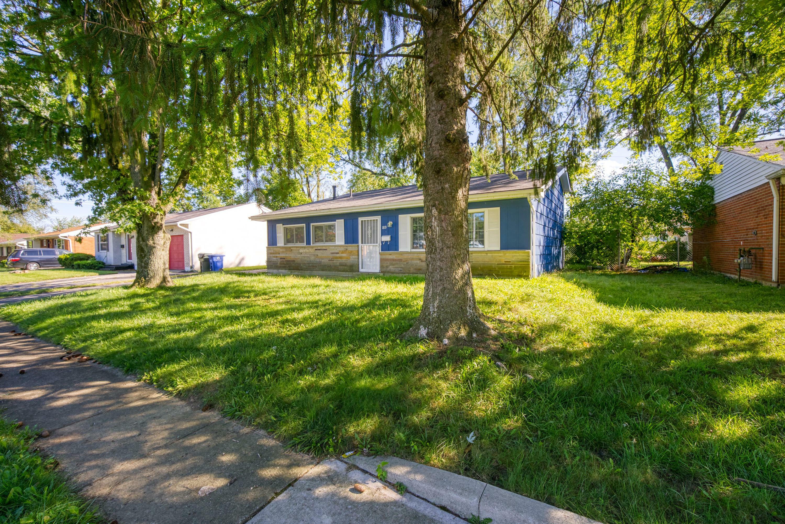 Property Photo:  1819 Penfield Road  OH 43227 