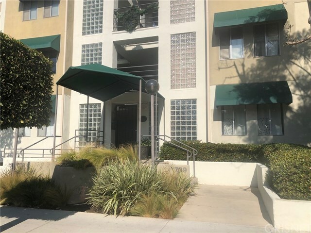 Property Photo:  1739 E Broadway 21  CA 90802 