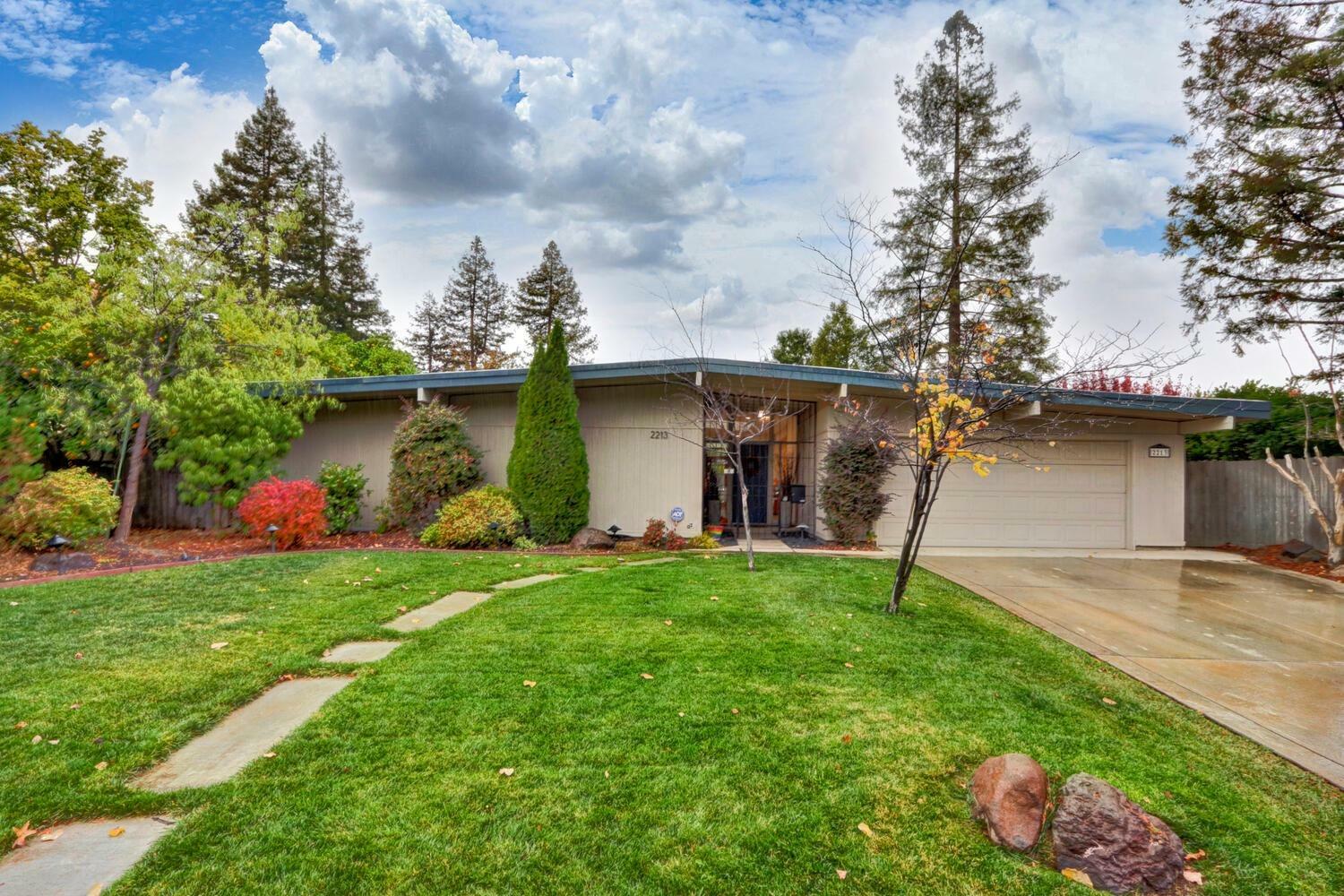 Property Photo:  2213 Homewood Way  CA 95608 