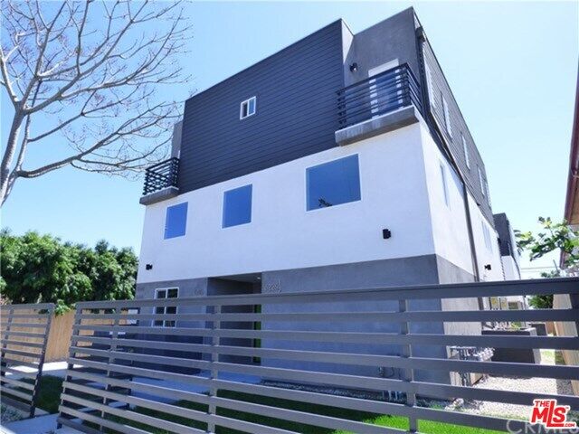 Property Photo:  6226 Lexington Ave  CA 90038 