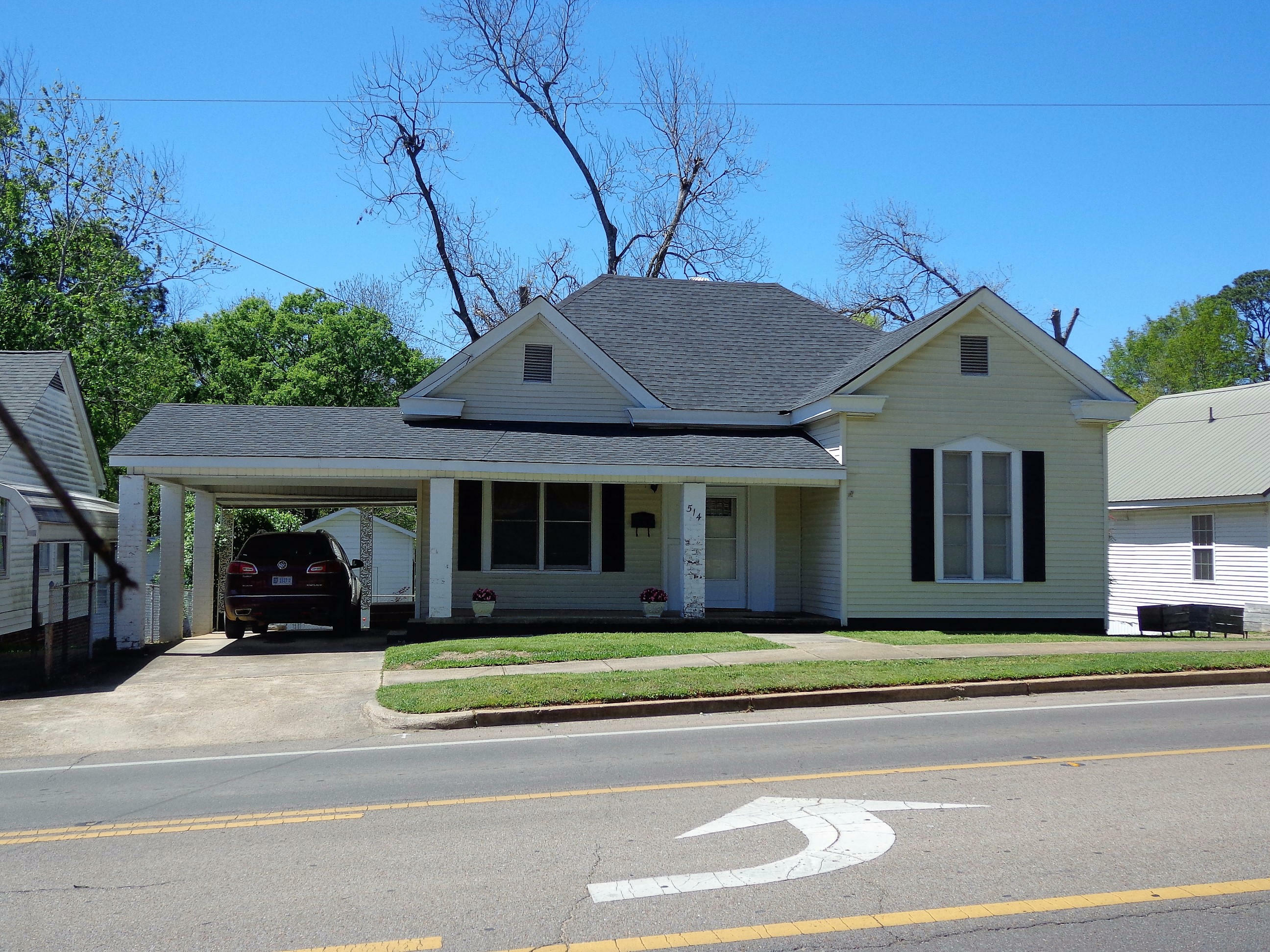 Property Photo:  514 Jackson St  MS 39759 