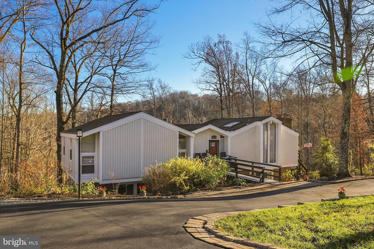 Property Photo:  10931 Ravenwood Drive  VA 20111 