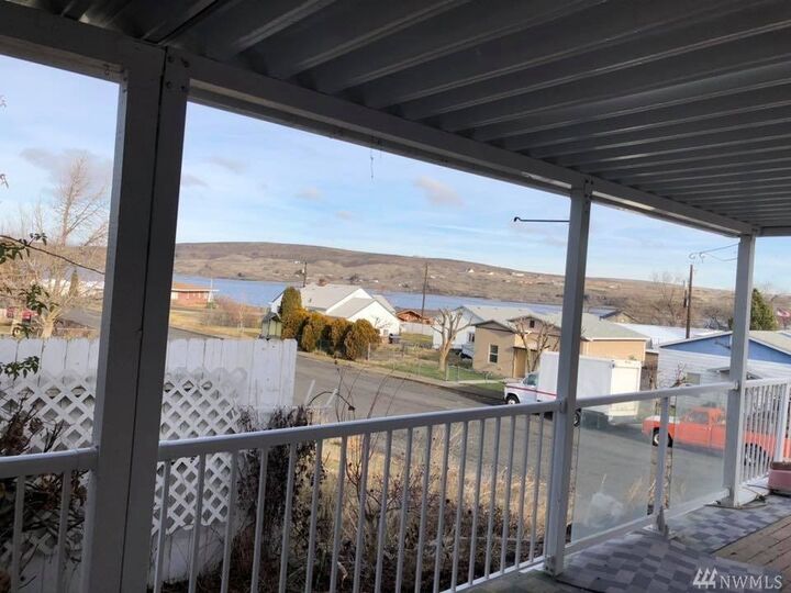 Property Photo:  119 N Ginkgo St  WA 98851 