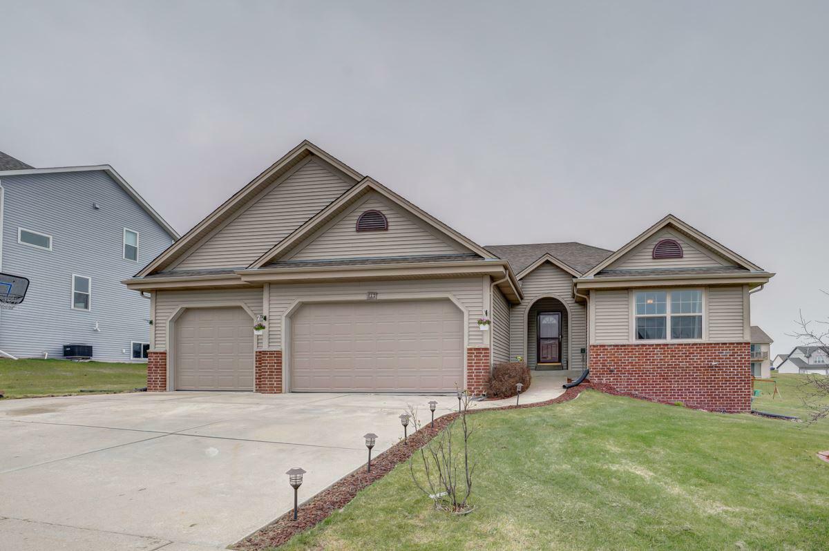 Property Photo:  417 Saratoga Dr  WI 53038 