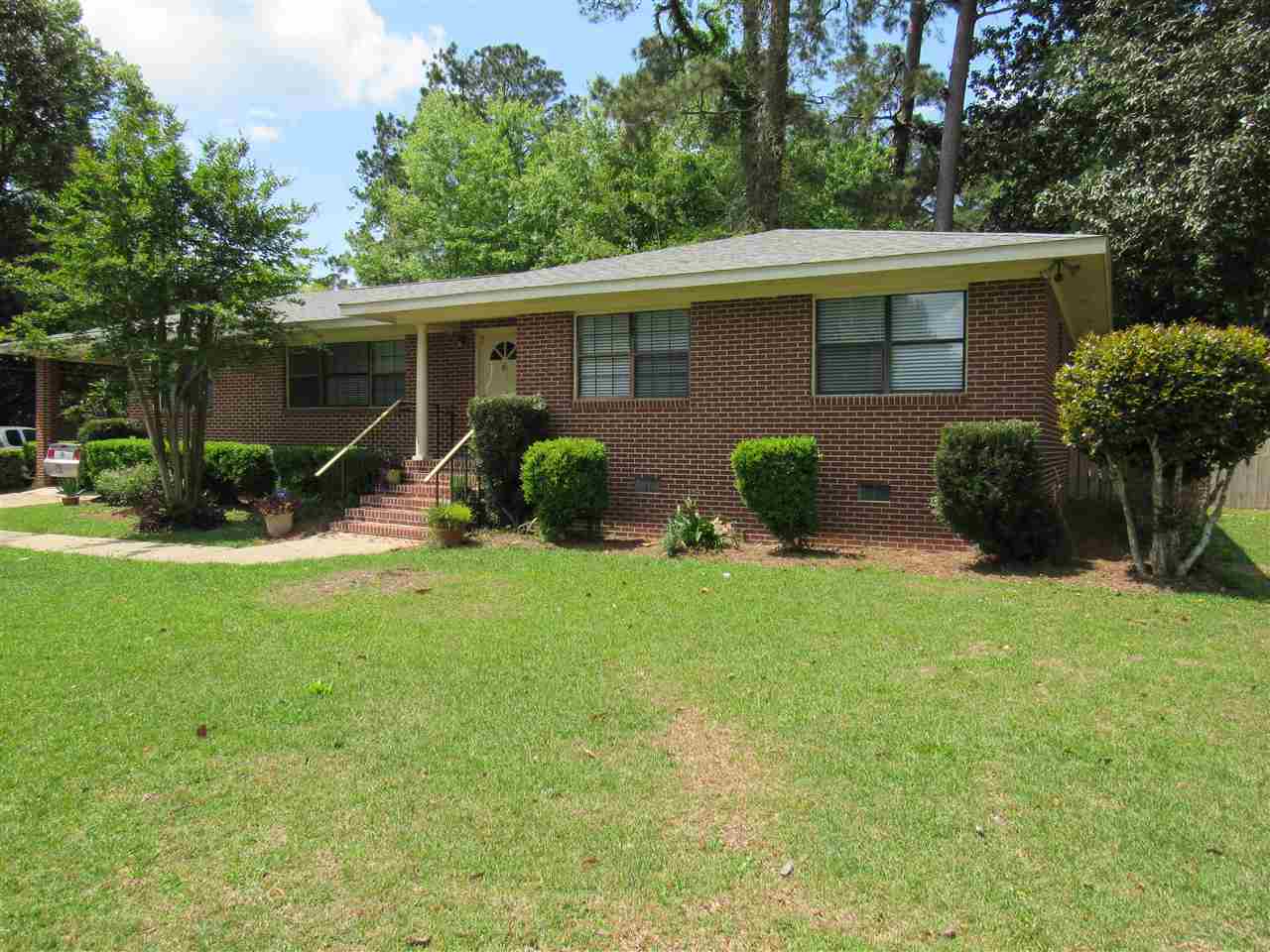 Property Photo:  208 NE 5th Street  FL 32333 