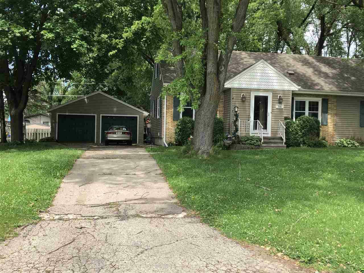 Property Photo:  712 Scott St  WI 53916 