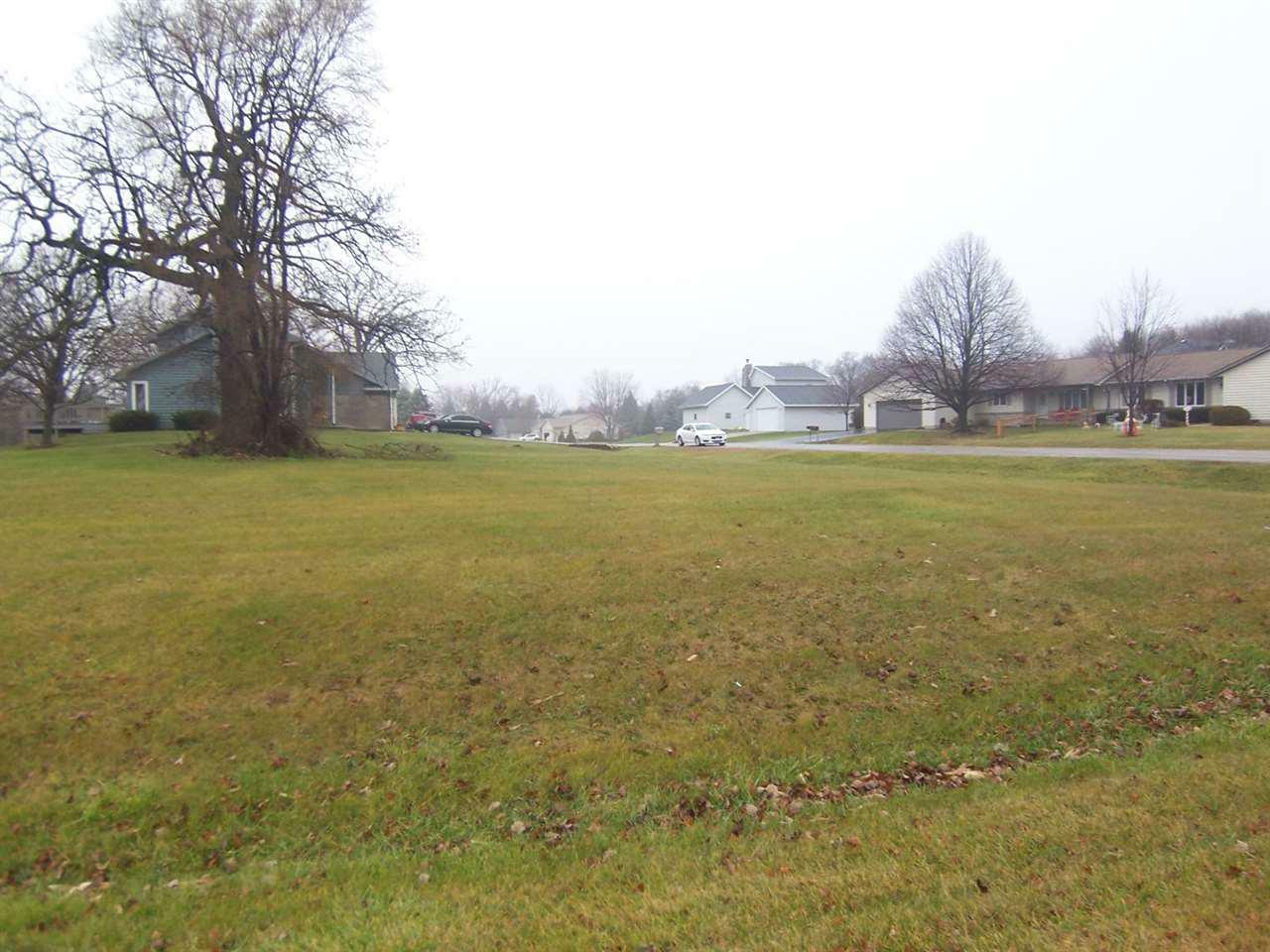 Property Photo:  351 Oak Ridge Dr  WI 53114 