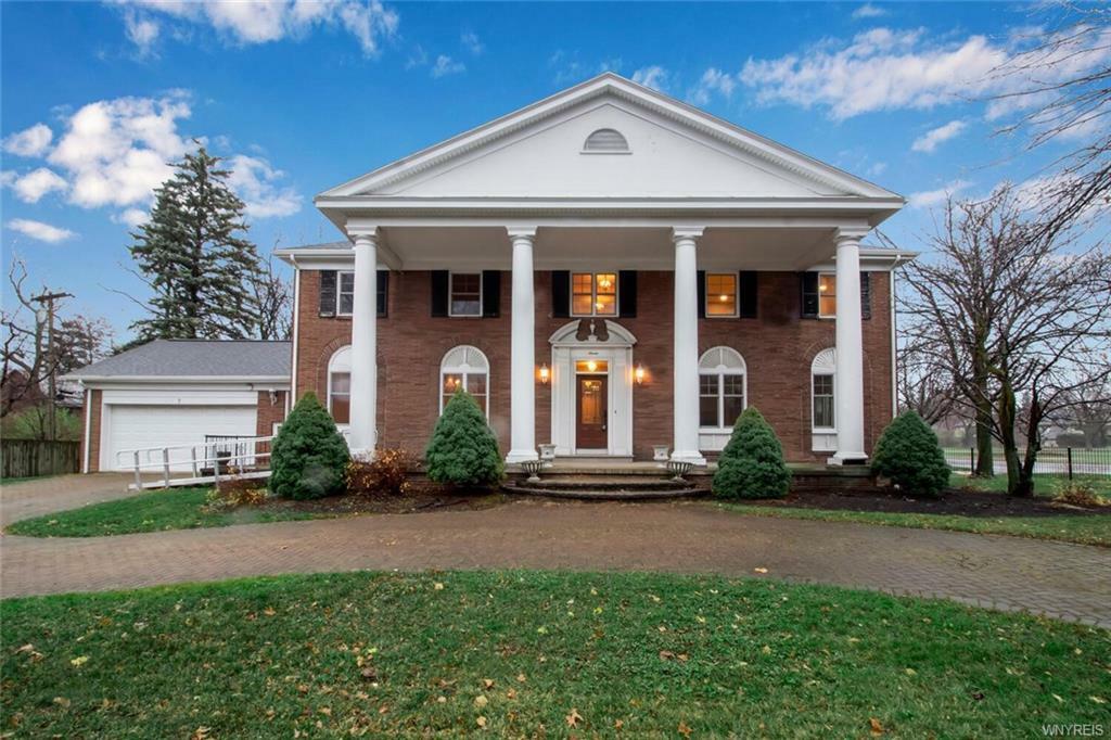 Property Photo:  7 Park Circle  NY 14226 