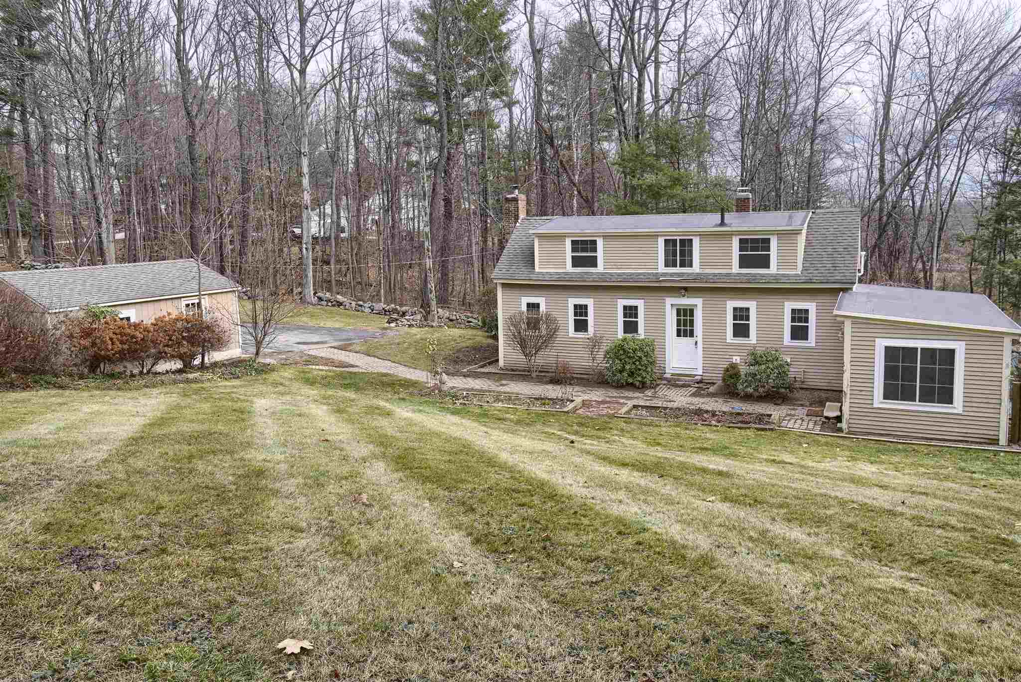 Property Photo:  6 Harwood Road  NH 03031 