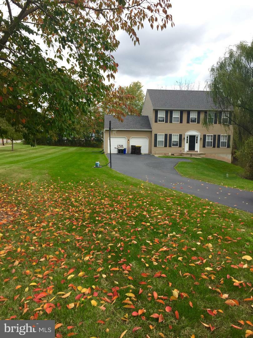 Property Photo: 2401 W Lomara Drive PA 19464