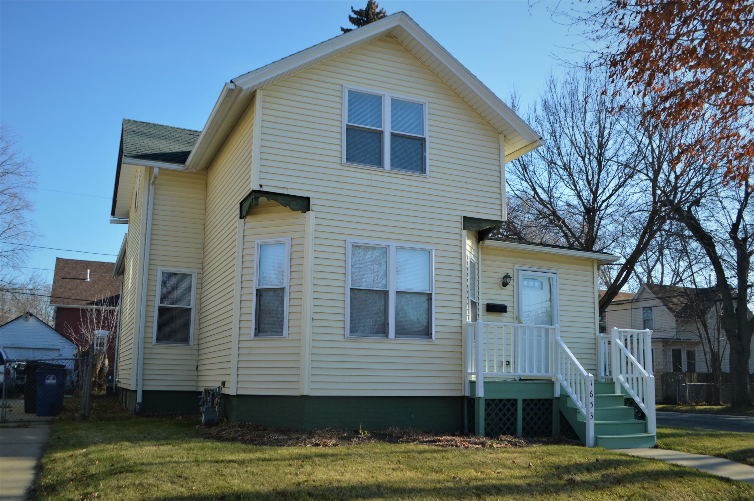 Property Photo:  1653 Howe St  WI 53403 