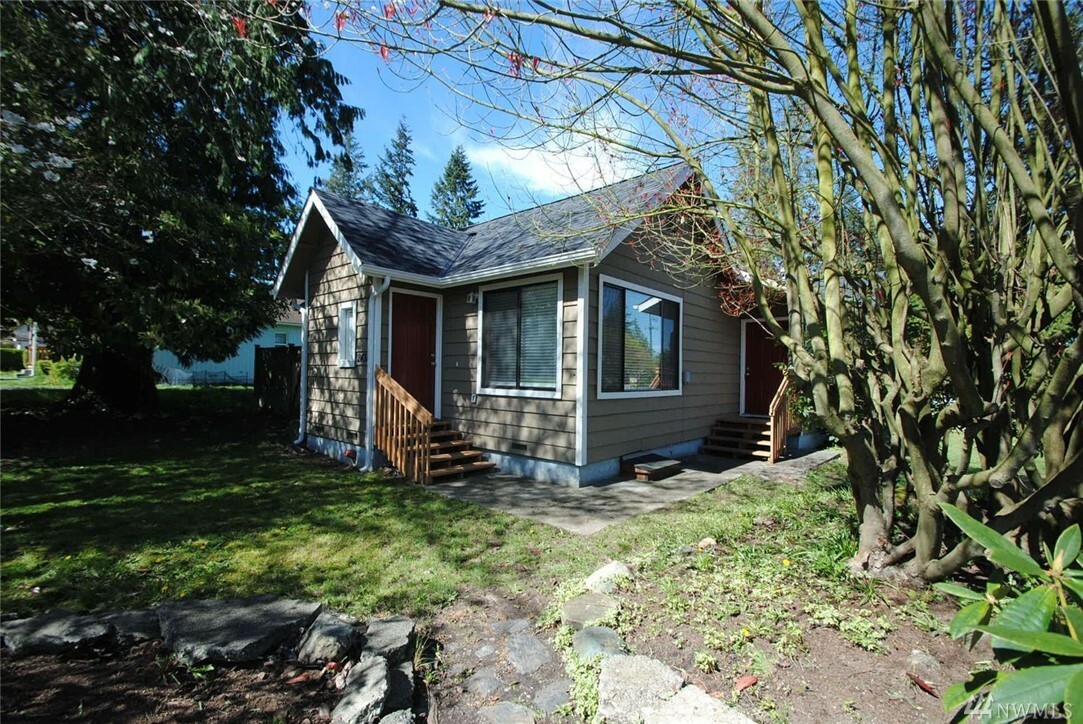 Property Photo:  2431 Monroe Ave  WA 98203 