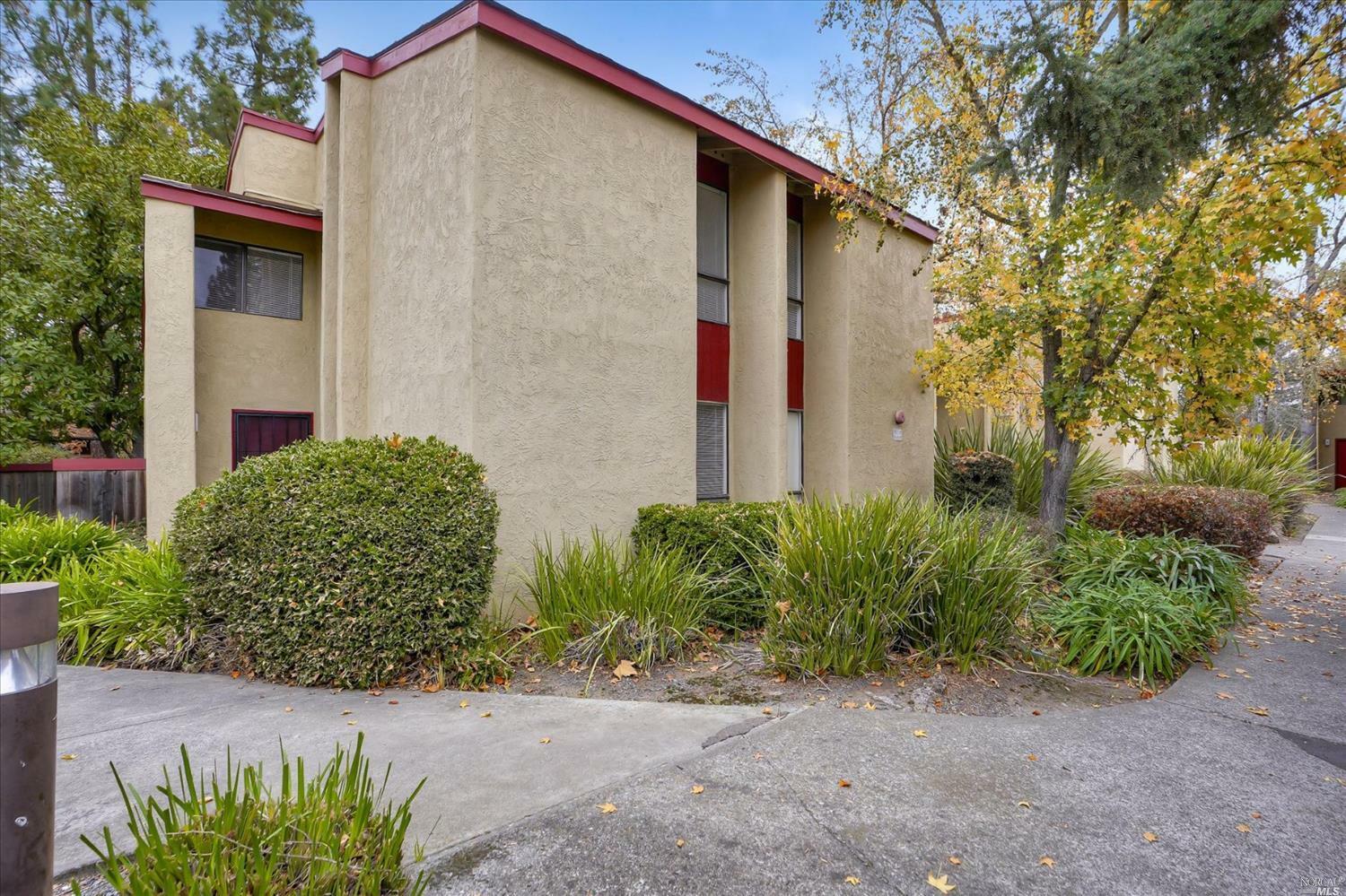 Property Photo:  12 Redwood Court  CA 95409 