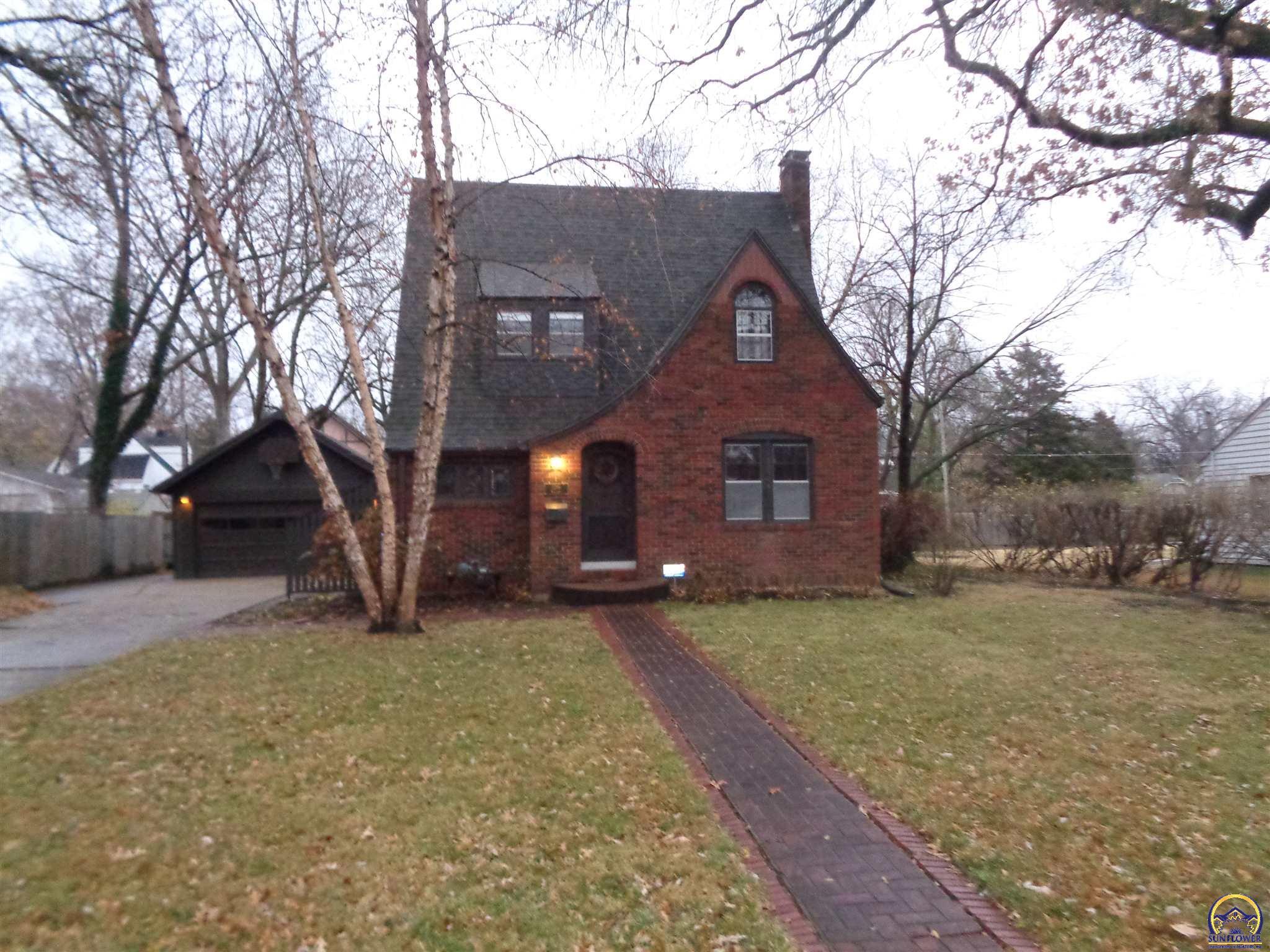 Property Photo: 1286 SW Randolph Ave KS 66604