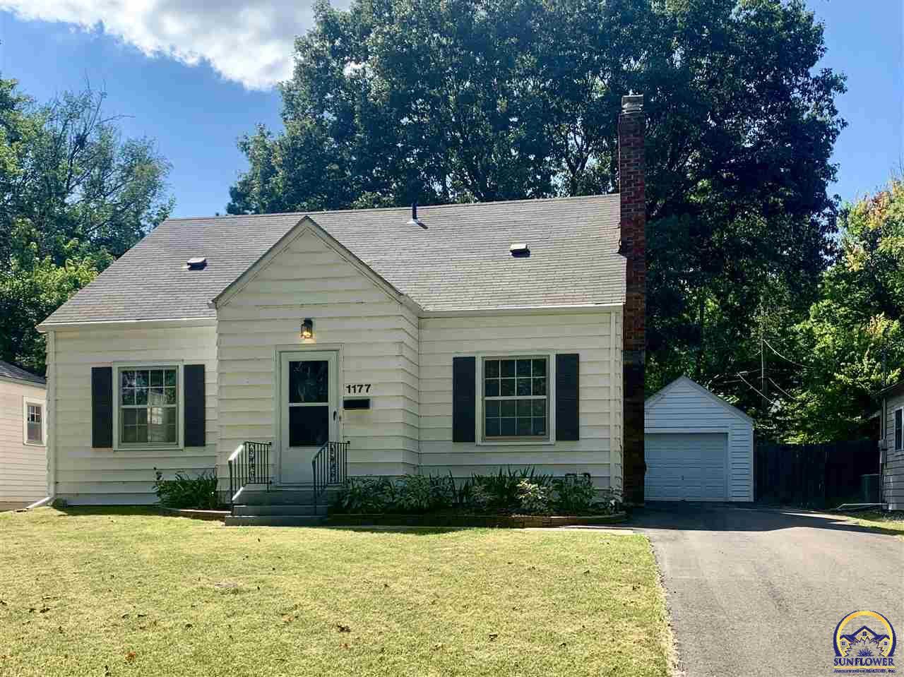 Property Photo: 1177 SW Collins Ave KS 66604