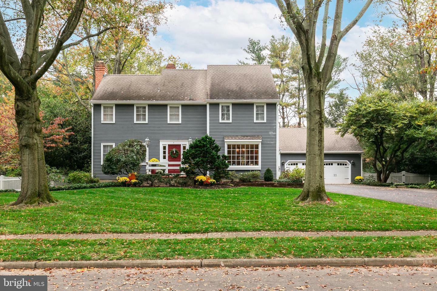 Property Photo:  4 Walnut Court  NJ 08057 