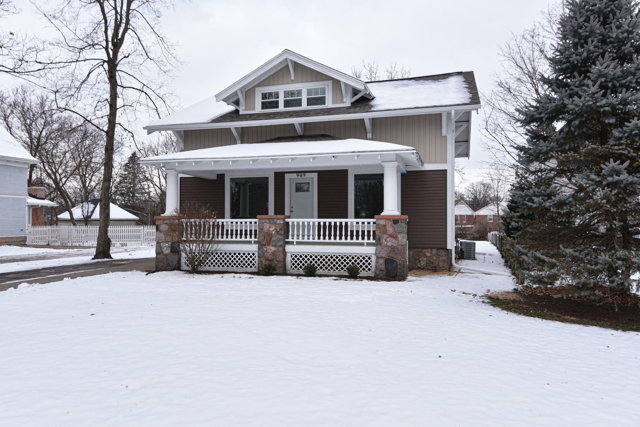 Property Photo: 909 Racine St WI 53115
