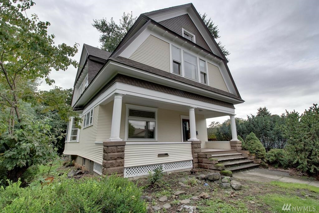 Property Photo:  512 E Alder St  WA 99362 