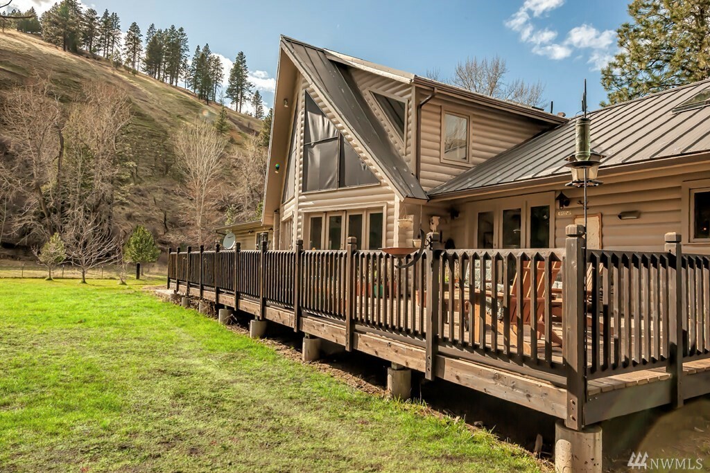 Property Photo:  306 Wolf Fork Rd  WA 99328 