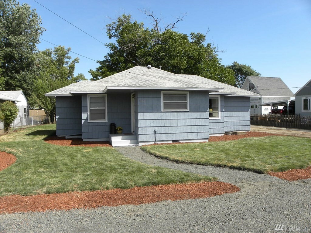 Property Photo:  623 SW Davis Ave  WA 99324 