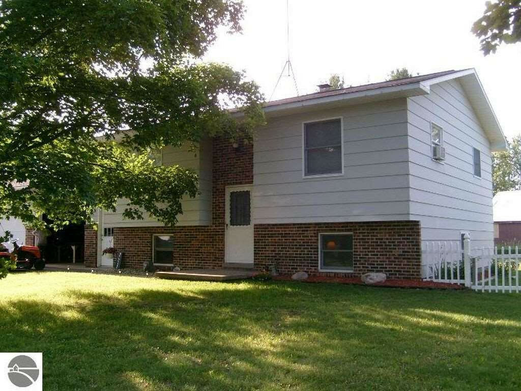 Property Photo:  506 Division St  MI 49659 