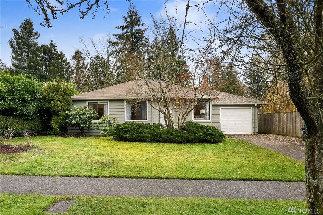 Property Photo:  13714 Ashworth Ave N  WA 98133 
