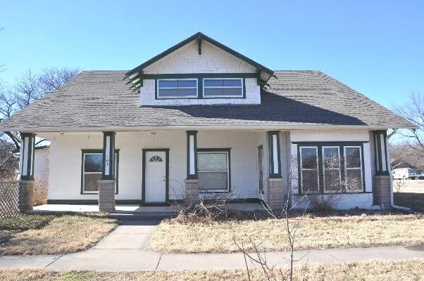 Property Photo:  105 S Walnut St  KS 67039 