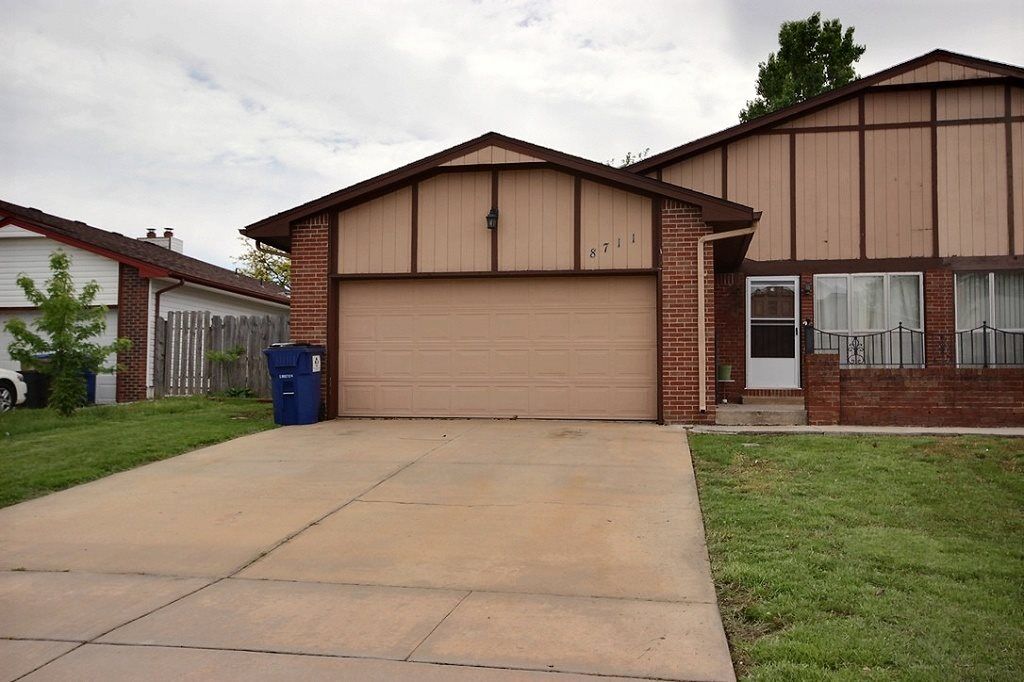 Property Photo: 8711 E Longlake Cir KS 67207