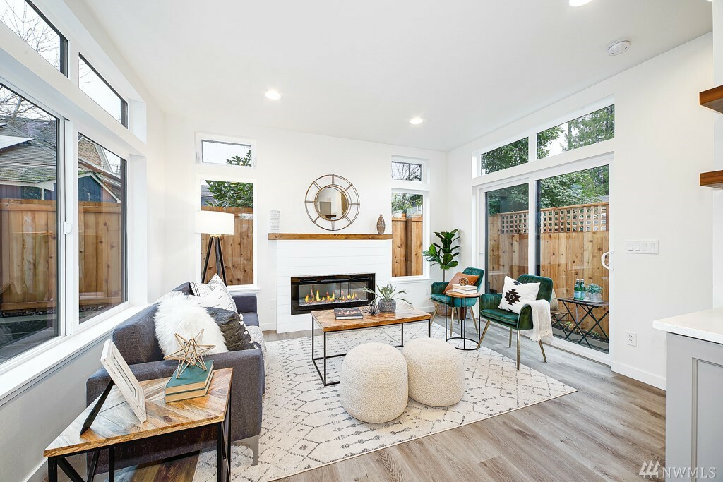 Property Photo: 910 A 24th Ave S WA 98144