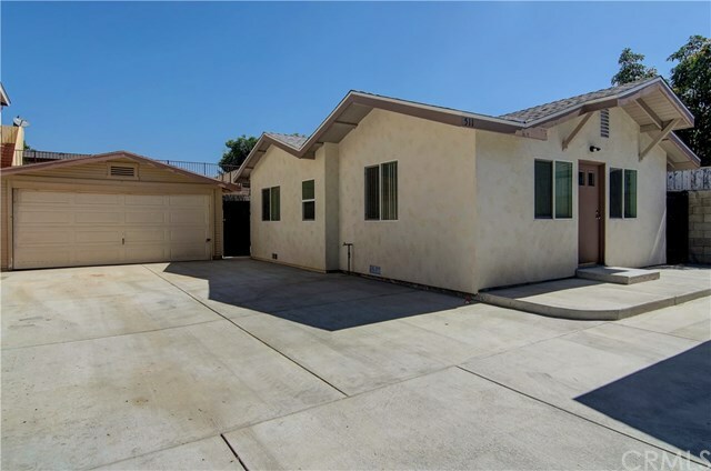 Property Photo:  500 E 15th  CA 92701 