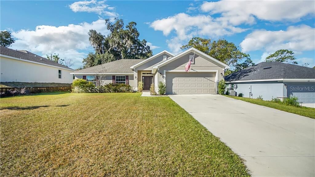 Property Photo: 2129 Angel Fish Loop FL 34748
