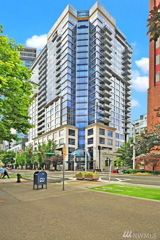 Property Photo: 2033 2nd Ave 912 WA 98121