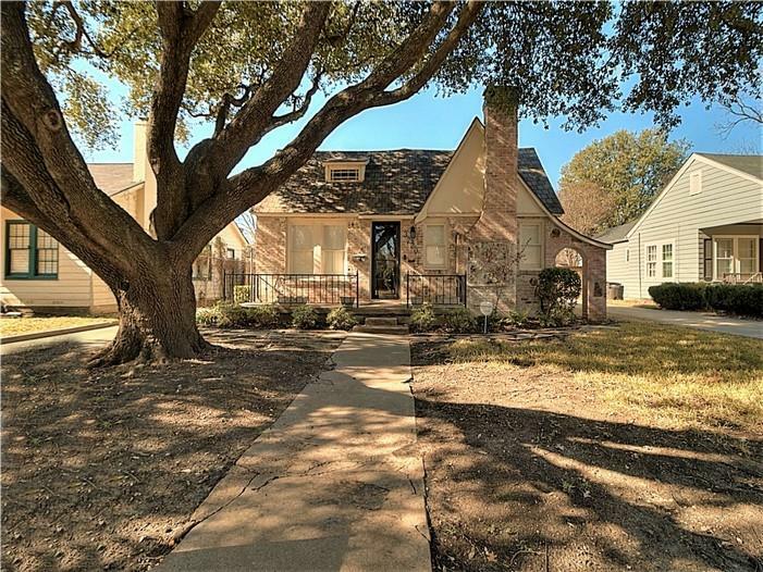 Property Photo:  3220 Waits Avenue  TX 76109 