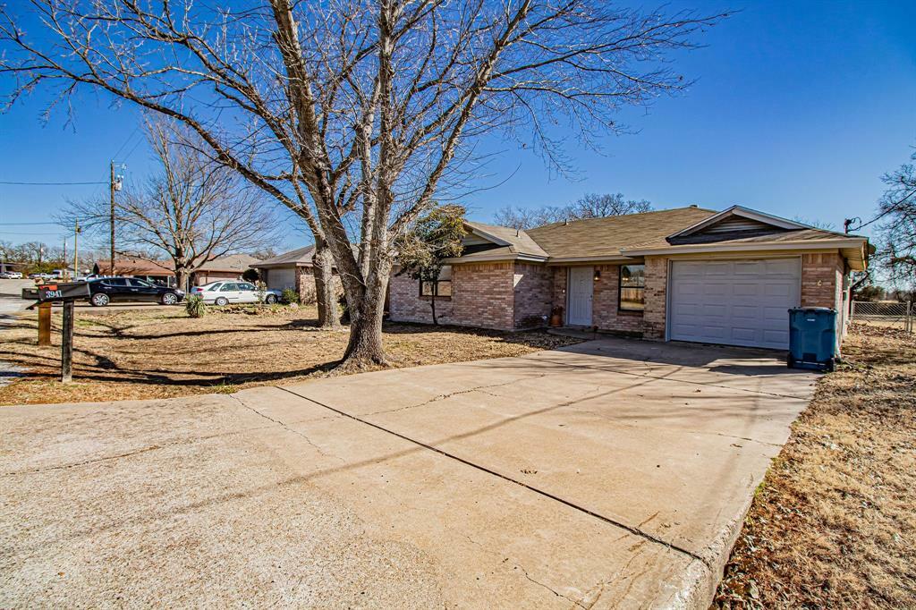 Property Photo:  3941 Country Meadows Circle  TX 76049 