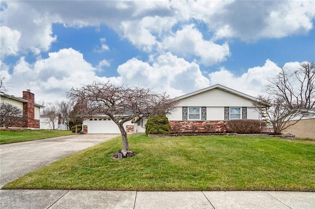 Property Photo: 1345 Walnut Bend Court OH 45324