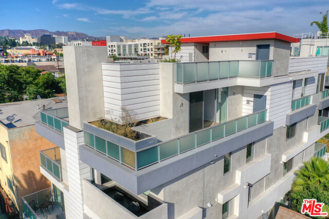 Property Photo:  1148 N Detroit St Ph1  CA 90046 