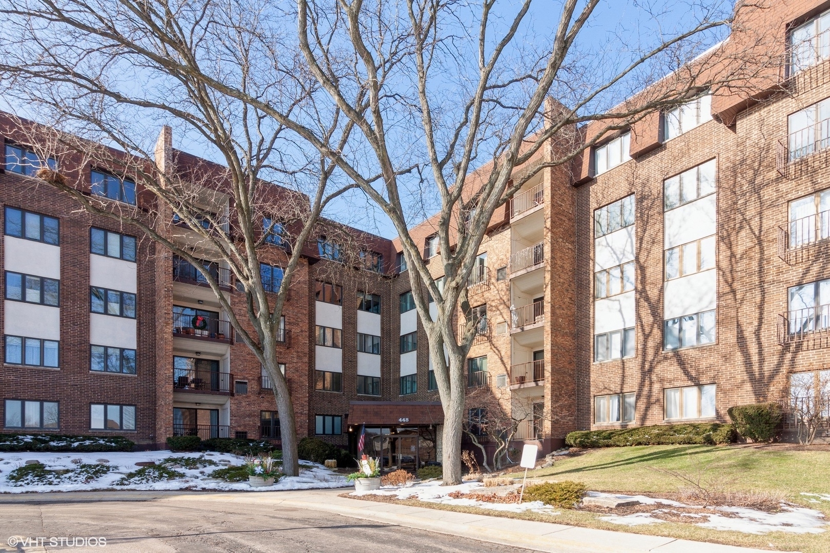 Property Photo:  448 Raintree Court 4M  IL 60137 